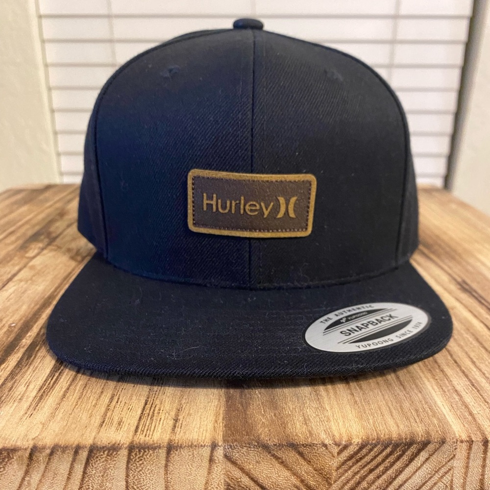 NWT Hurley black snapback